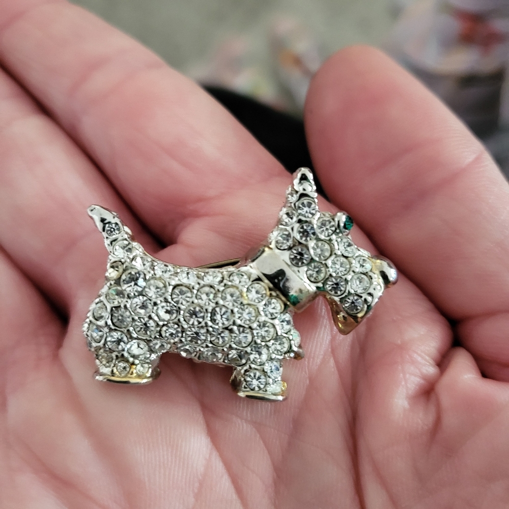 Sparkling Silver‎ Tone Dog Brooch